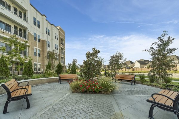 Luxe at Mercer Crossing apartments