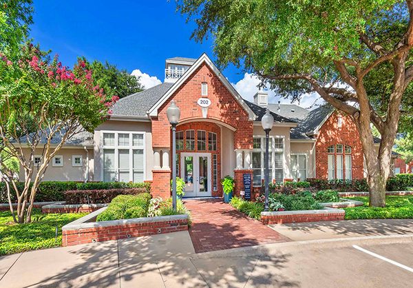 The Lexington at Valley Ranch apartments