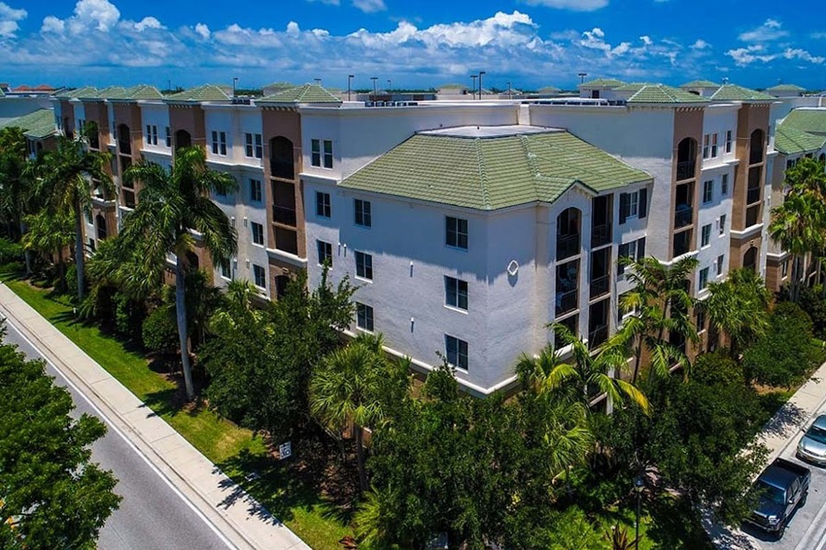 Vizcaya Lakes at Renaissance Commons apartments in Boynton Beach, FL