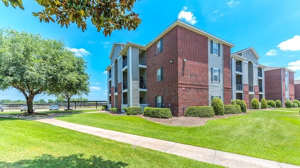 The Flats at Sugarland apartments in Sugar Land, TX
