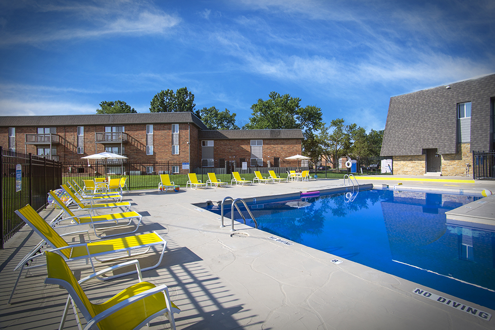 Auburn Place apartments in Greenwood, IN