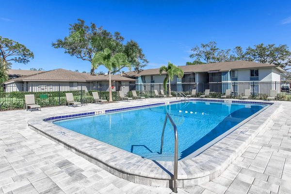 Alaris Grande apartments in Largo, FL
