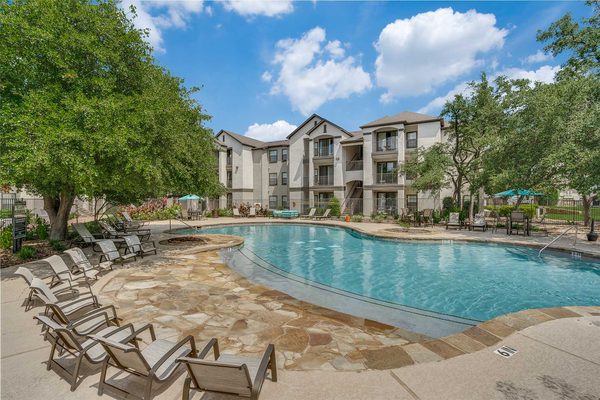 Lakeline Villas apartments