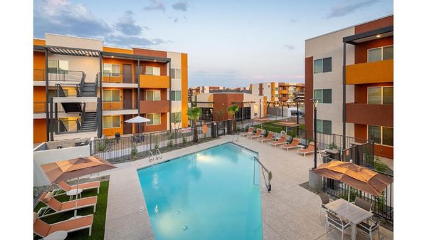 Streamliner 87th apartments