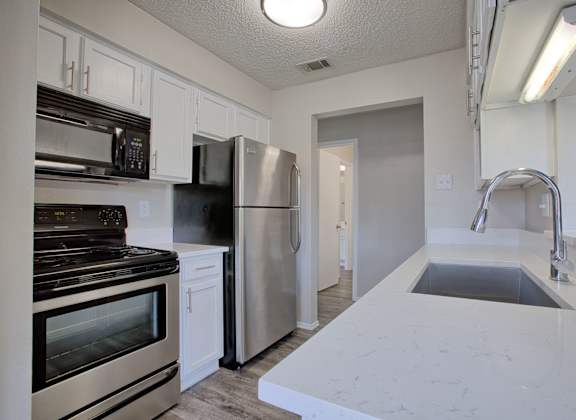 Summer Grove apartments in Austin, TX