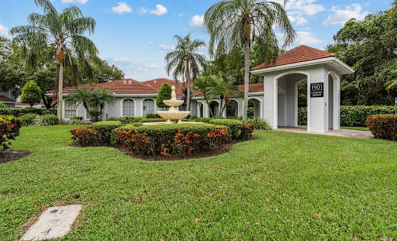Cypress Shores apartments in Coconut Creek, FL