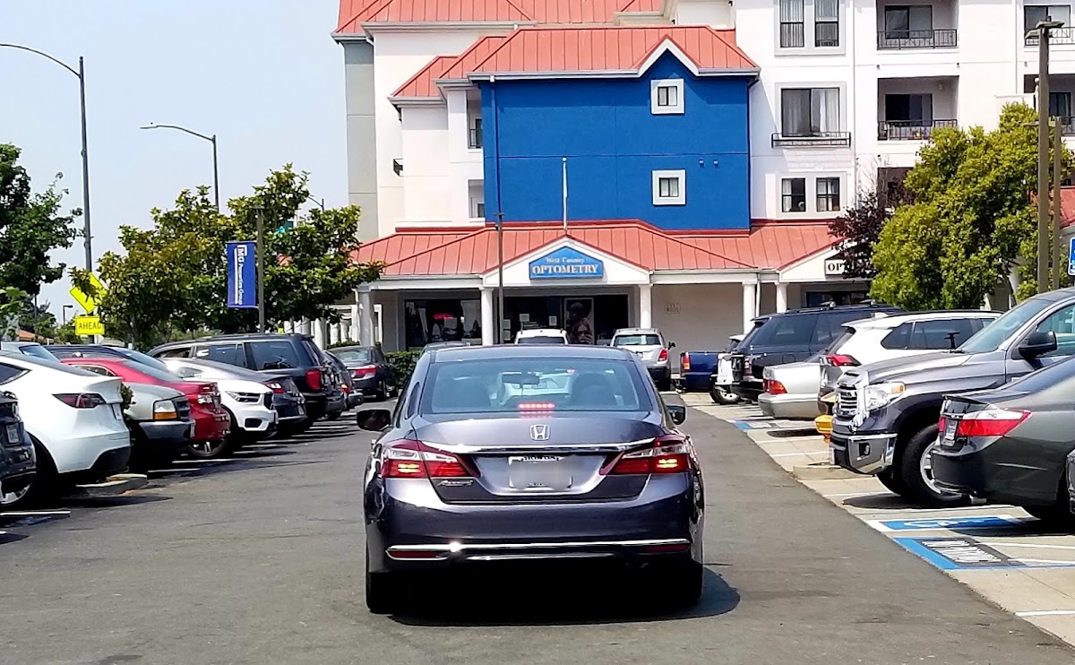Del Norte Place apartments in El Cerrito, CA
