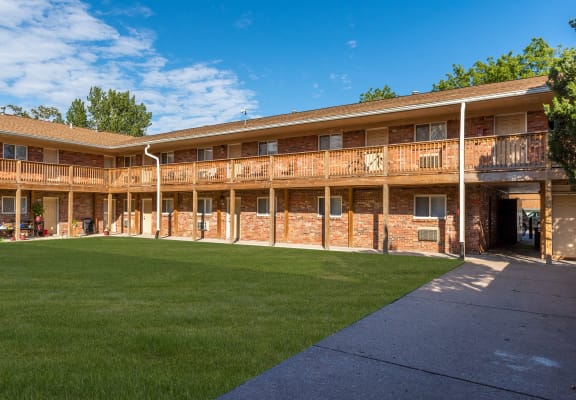 Redstone Commons apartments in Davenport, IA