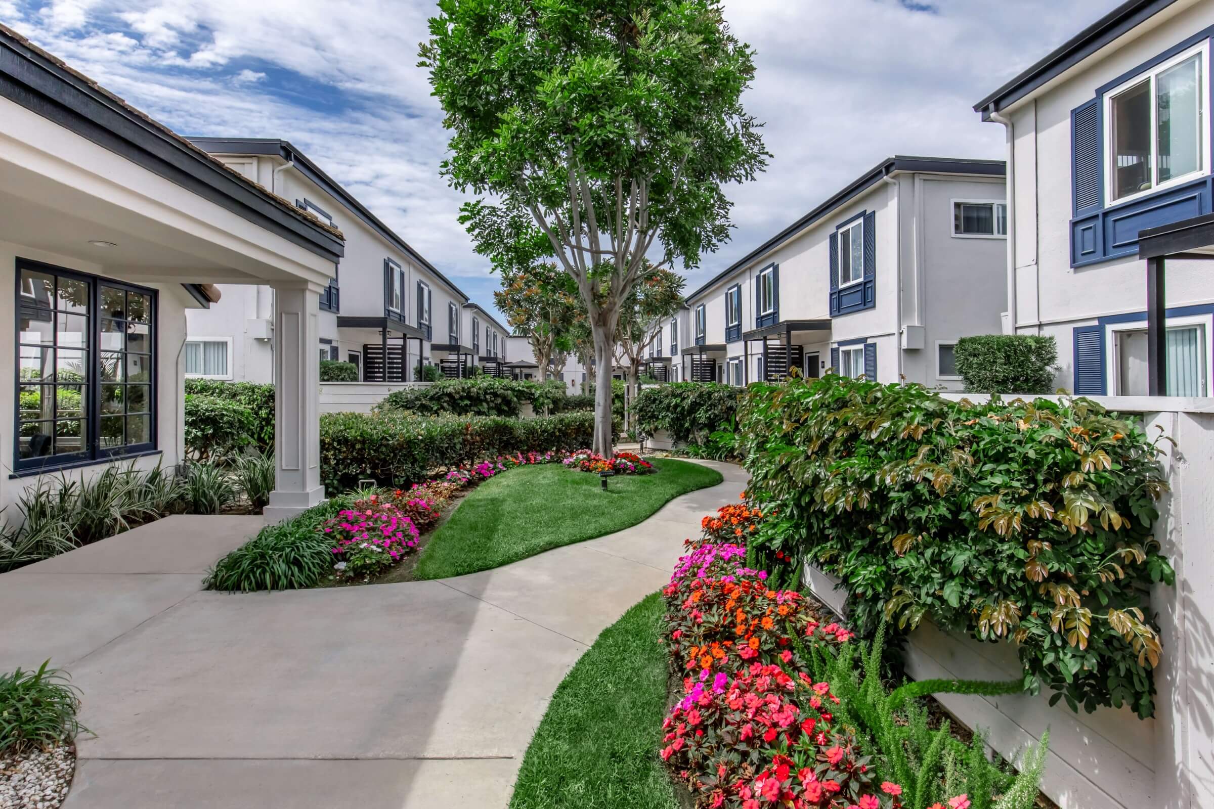 Sandpointe Cove Apartment Homes apartments in Newport Beach, CA