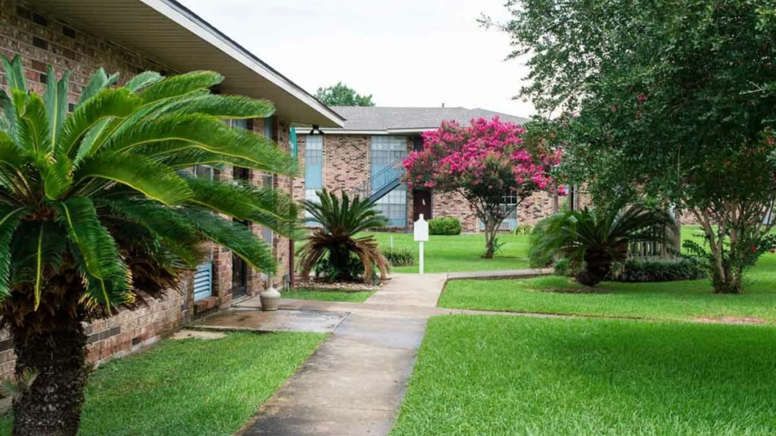 The LUX of Lafayette apartments in Lafayette, LA