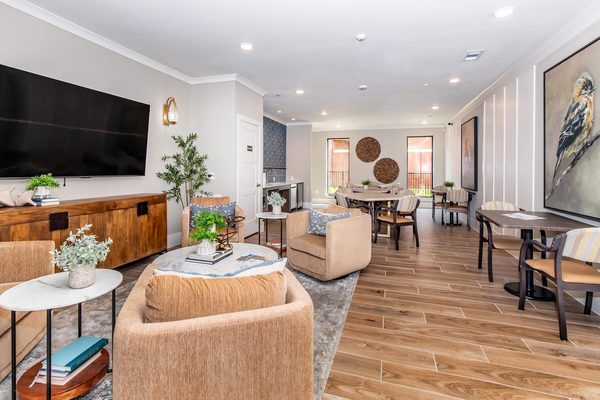 Oak Lofts Crossing apartments