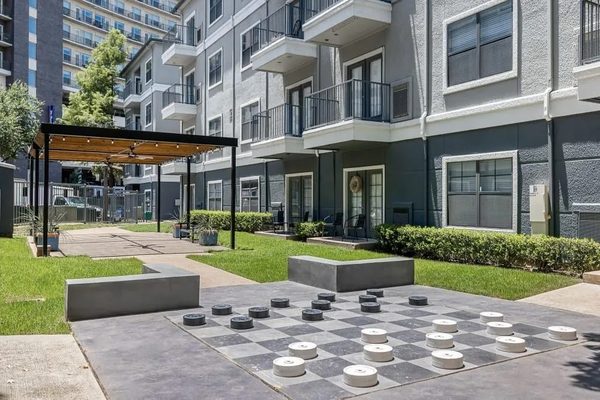 Marquis at Texas Street apartments in Dallas, TX