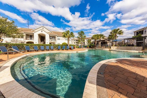 Marquis Grand Lakes apartments