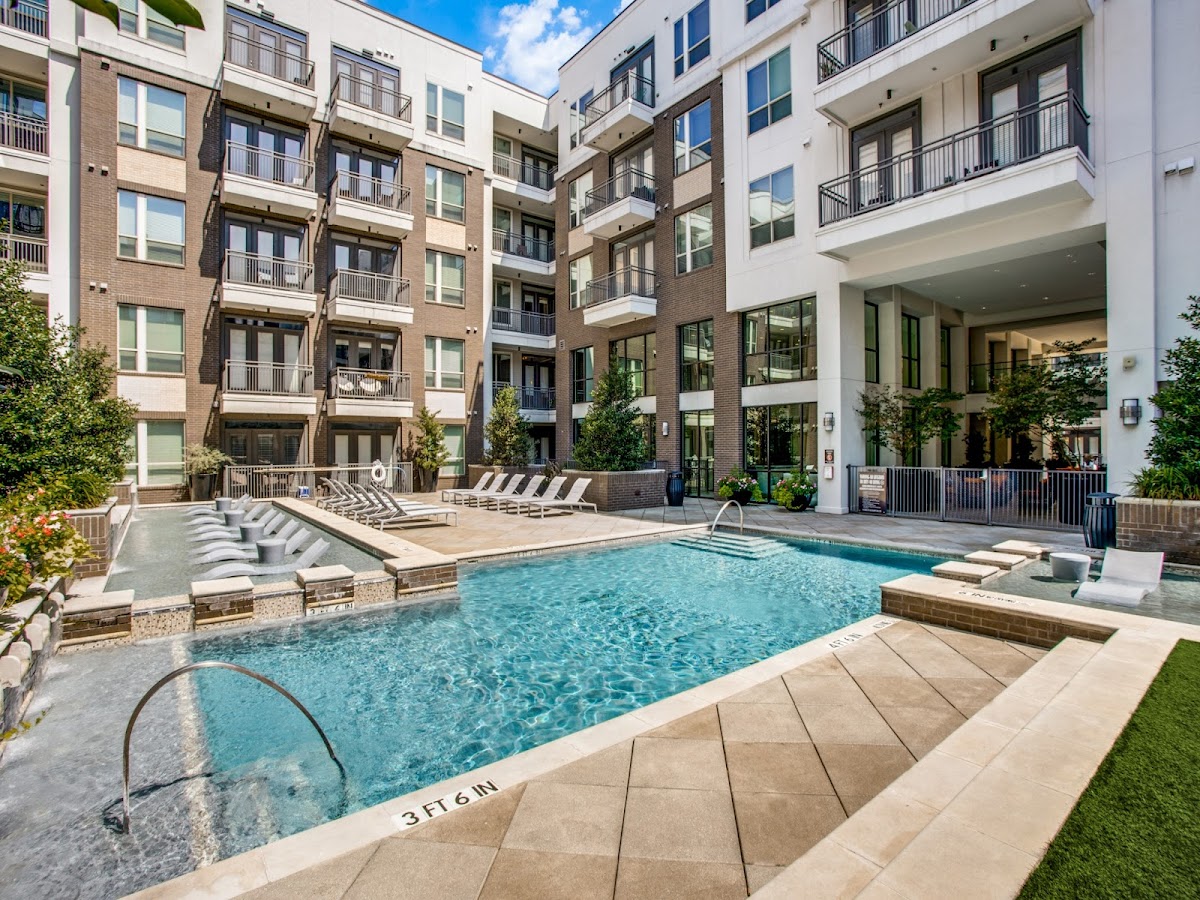 L2 Uptown apartments in Dallas TX