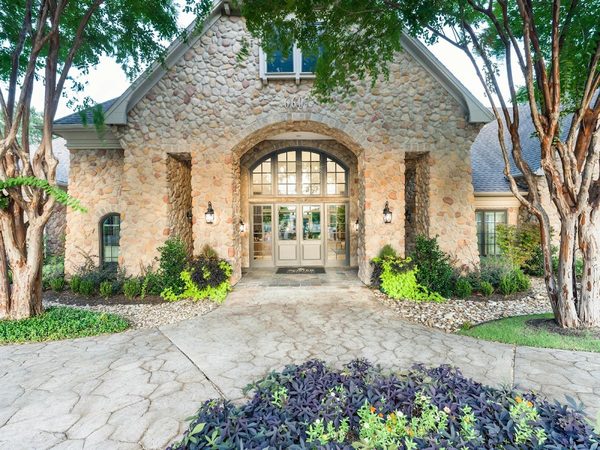 Alister Sunset Valley apartments in Austin TX