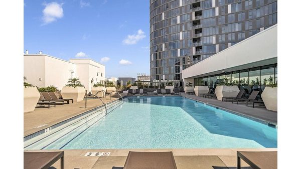 Kurve apartments in Los Angeles, CA