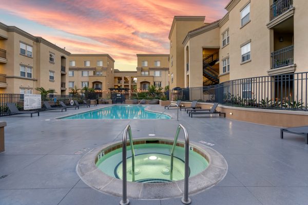 Pinnacle at Fullerton Apartments apartments