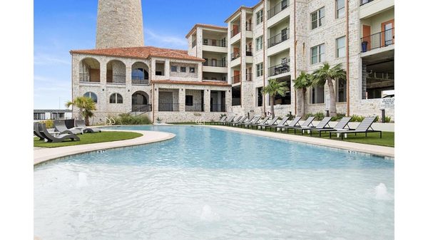 Lighthouse Pointe apartments