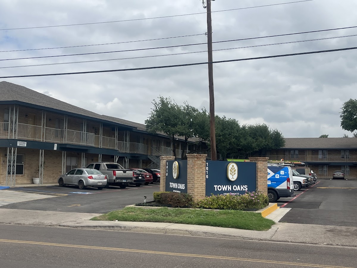 Town Oaks Apartments apartments in Laredo, TX