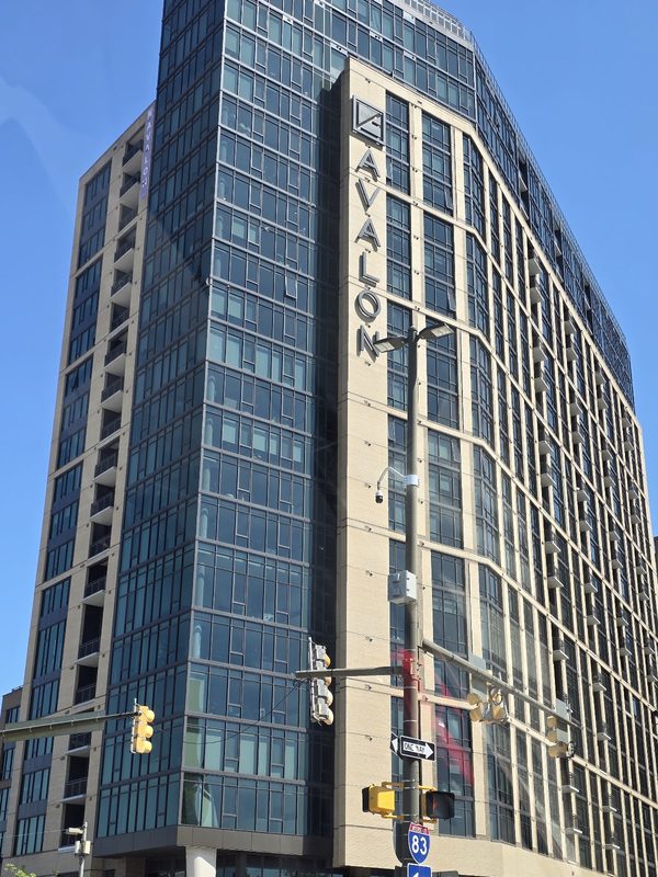 Avalon 555 President apartments