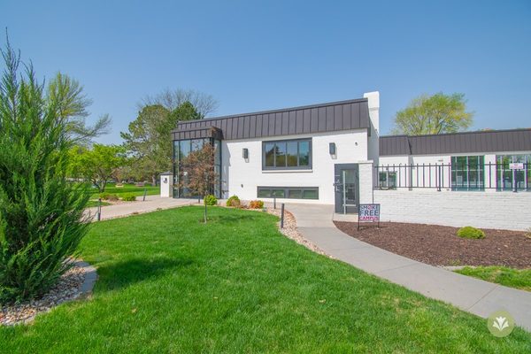 Chateau On Vine apartments