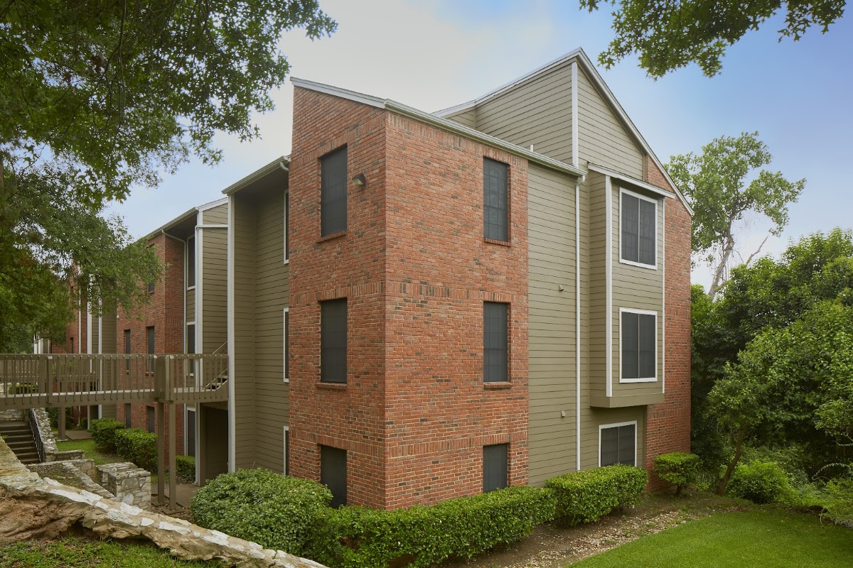 High Oaks Apartment Homes apartments in Austin, TX