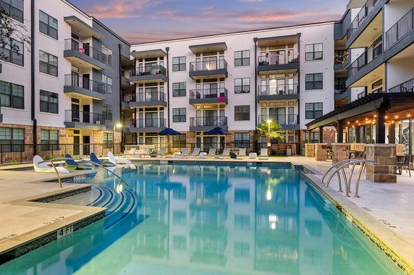 Reserve at the Arboretum apartments in Austin, TX