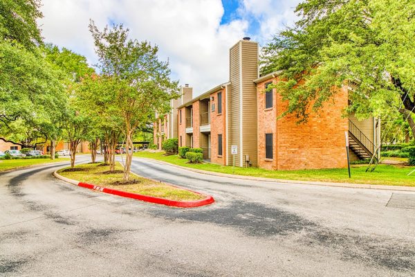 Village Oaks Apartments apartments