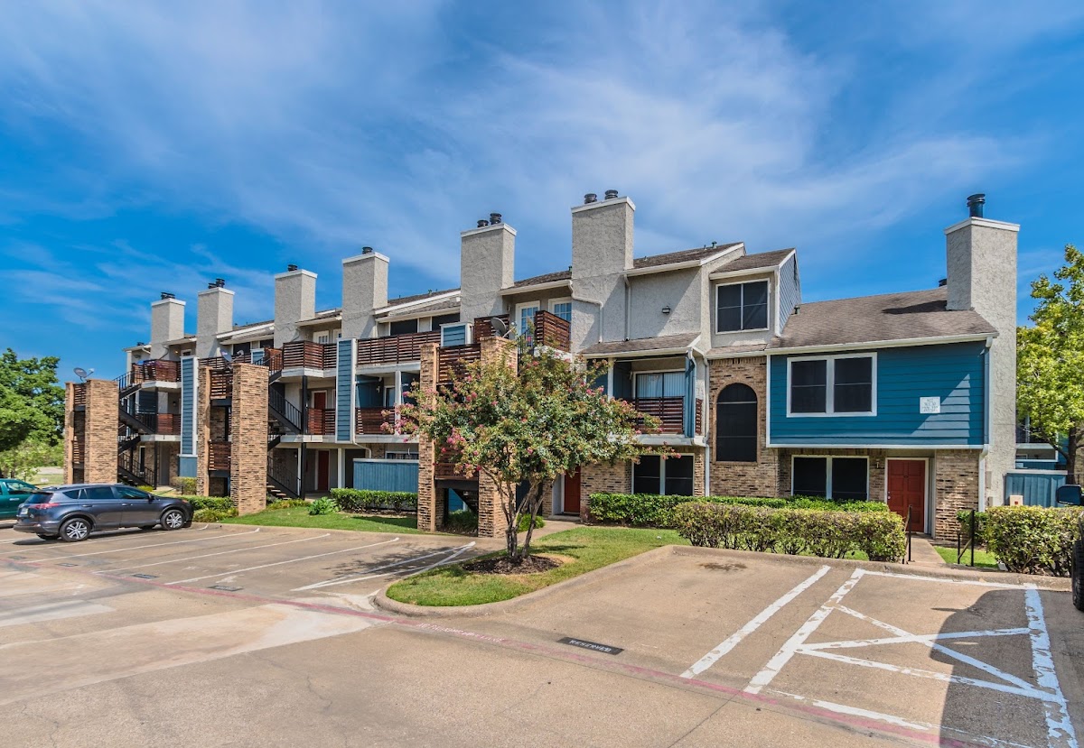 Hills of Palos Verdes apartments in Garland, TX