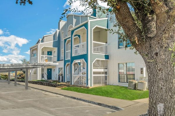Westover on 80 apartments in Mesquite, TX