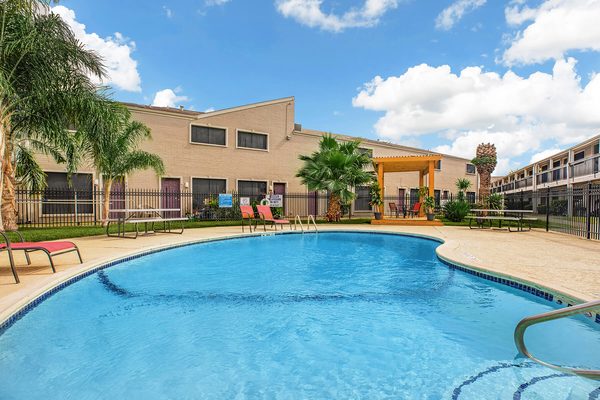 Queens Lane Apartments & Townhomes apartments