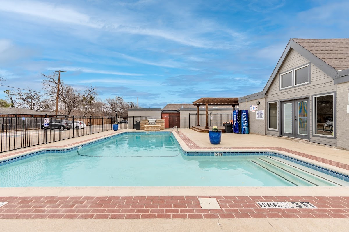 Greenway Patio apartments in Denton, TX