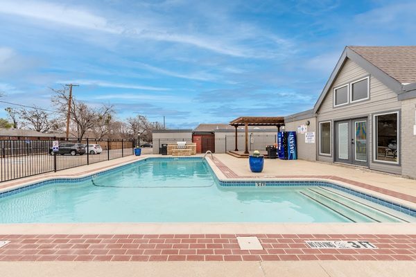 Greenway Patio apartments in Denton, TX