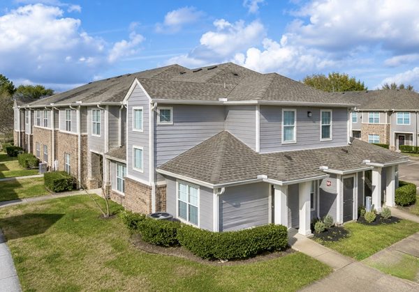 Highland Meadow Village apartments in Houston, TX