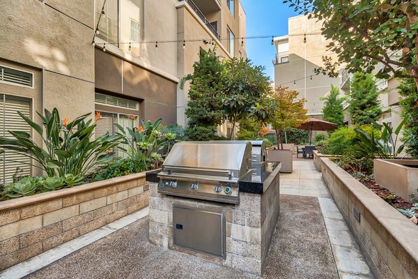 416 on Broadway apartments in Glendale, CA