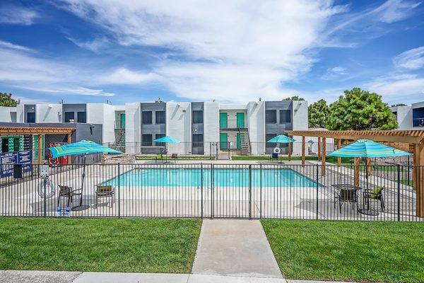 Peaks at Los Ranchos apartments in Albuquerque, NM