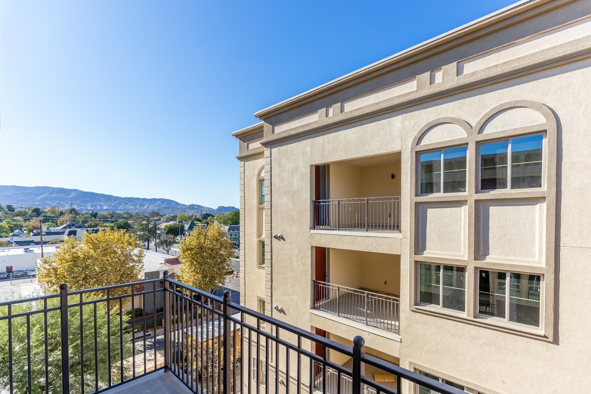 Newhall Crossings apartments in Santa Clarita, CA