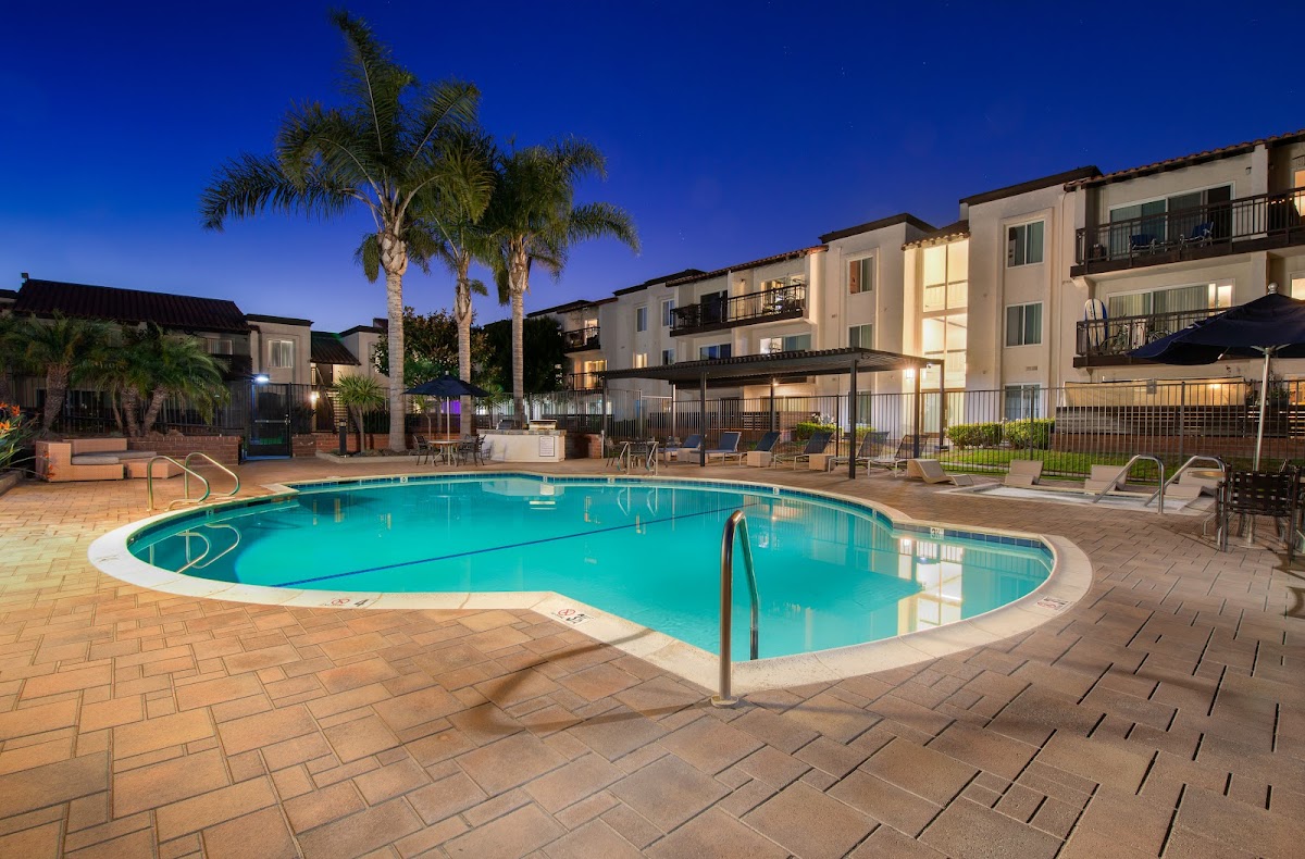 Huntington Vista apartments in Huntington Beach, CA