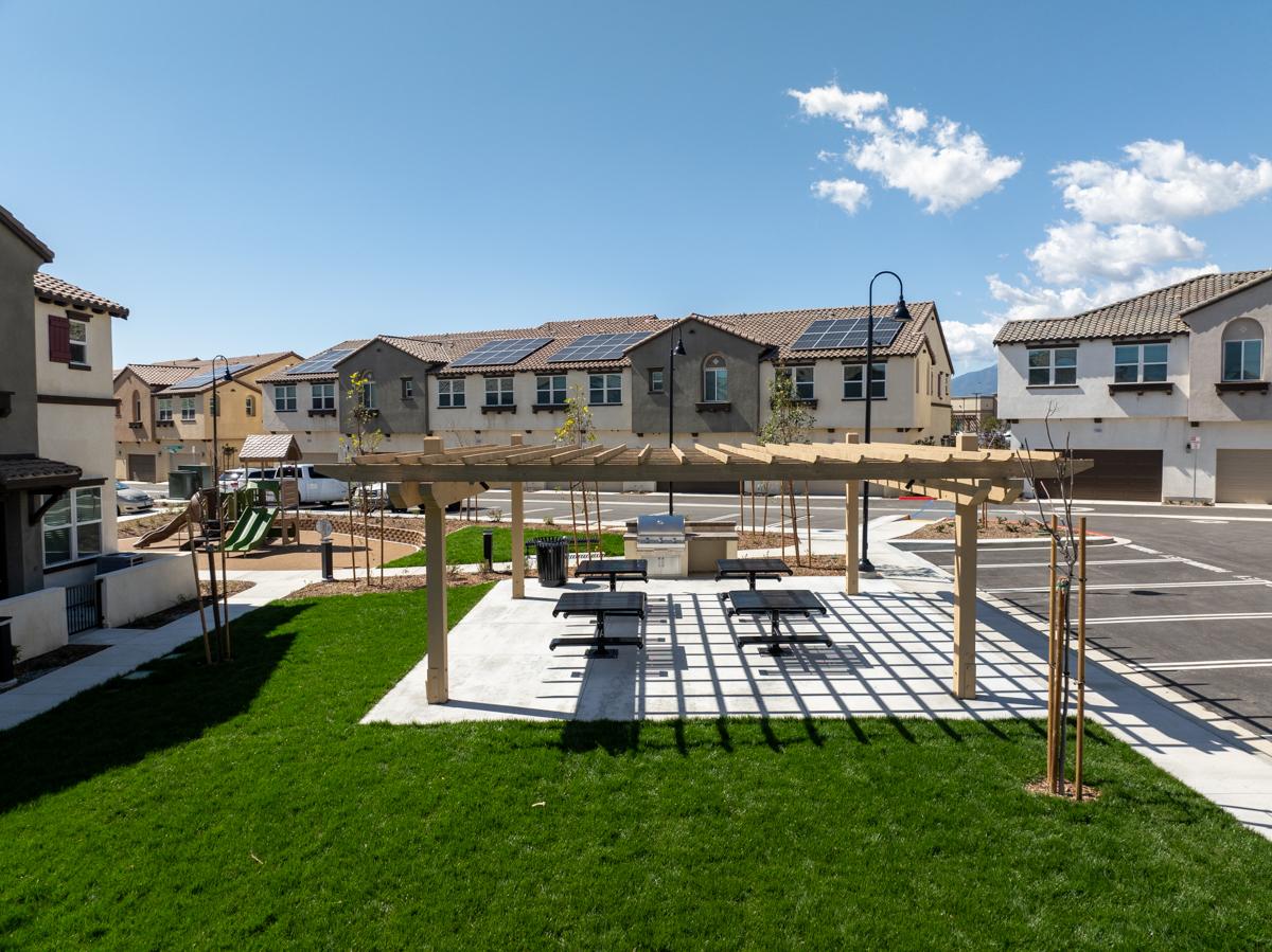Calista Luxury Townhomes apartments in Fontana, CA