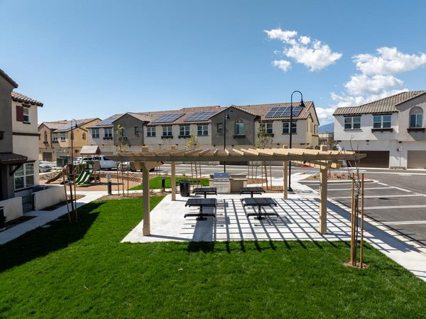 Calista Luxury Townhomes apartments in Fontana, CA