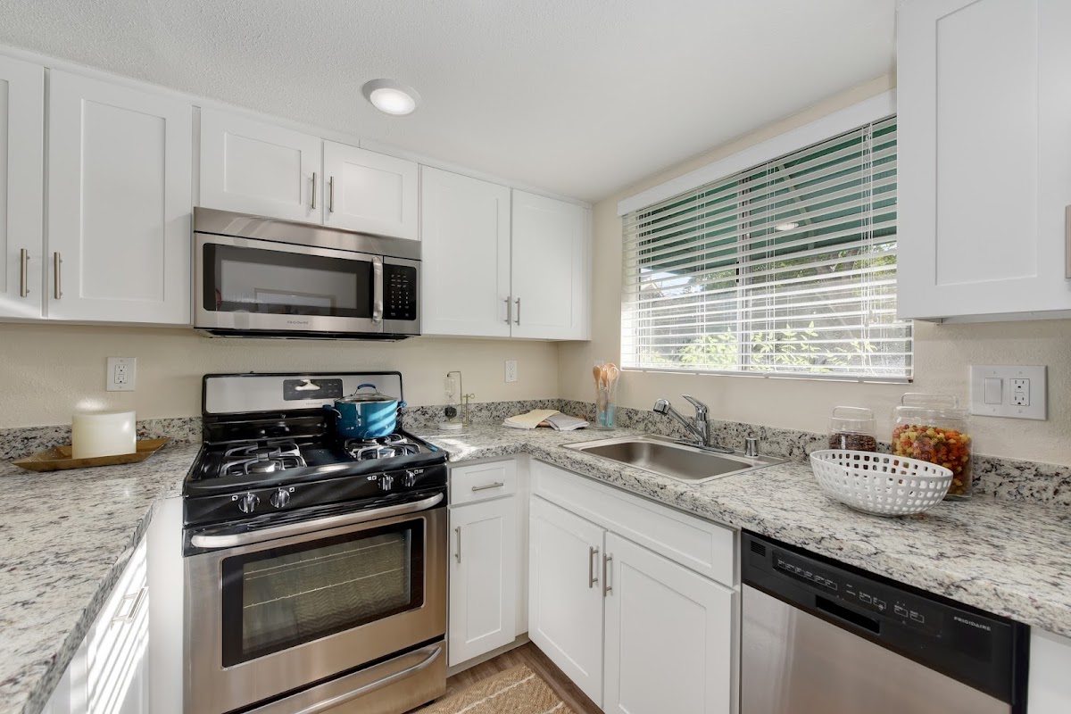 West Oaks Apartments apartments in Lancaster, CA