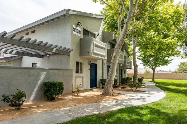 Woodlands West Apartment Homes apartments in Lancaster, CA