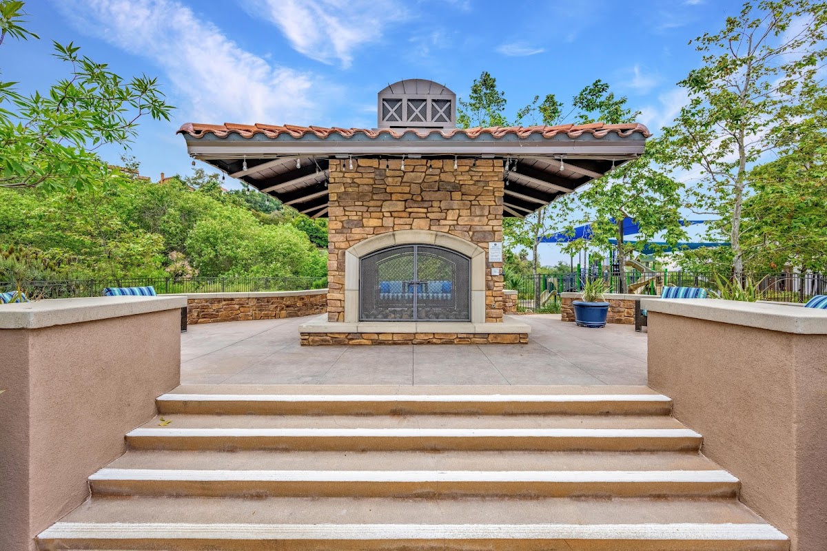 Palisades Sierra Del Oro apartments in Corona, CA