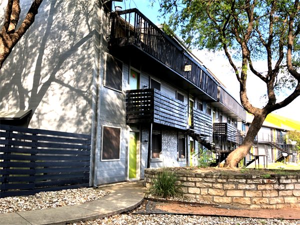 Mia Riverside apartments in Austin TX