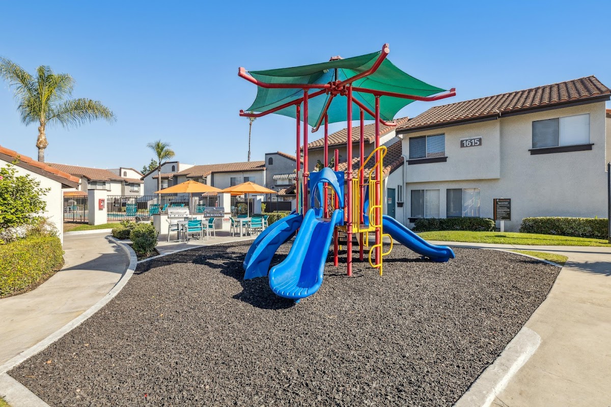 Portofino Townhomes apartments in Wilmington, CA