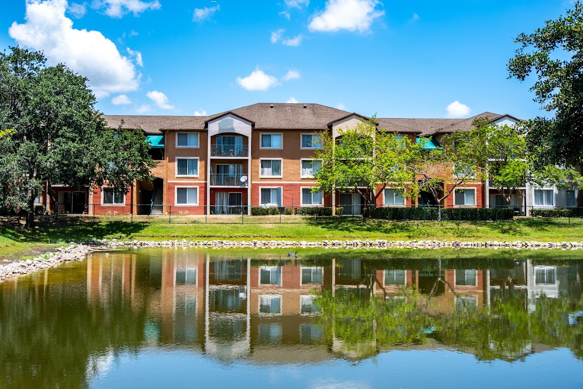 Legacy at Stirling apartments in Hollywood, FL