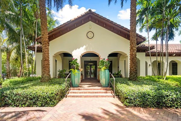 Cortland Hollywood apartments in Hollywood, FL