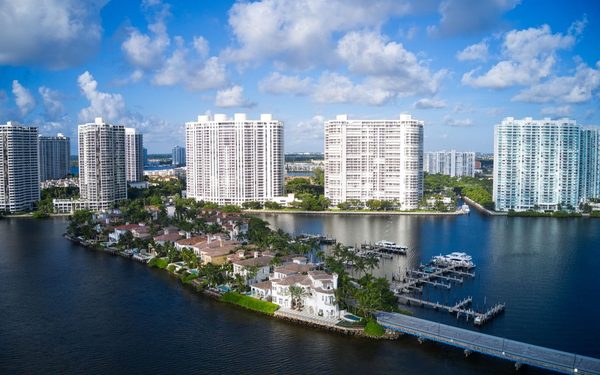 Aventura ParkSquare apartments in Hollywood, FL