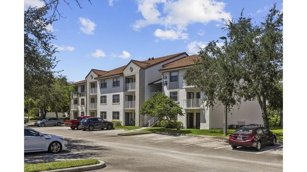 La Vue at Emerald Pointe apartments