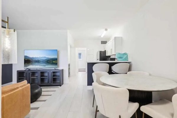 Cynthia Gardens apartments in Boca Raton, FL